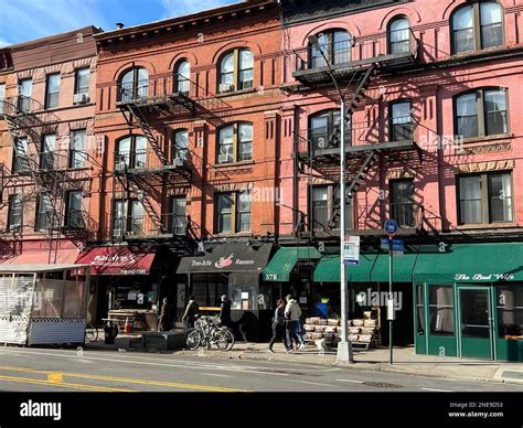 Stores and apartments along 7th Avenue in the Park Slope neighborhood ...