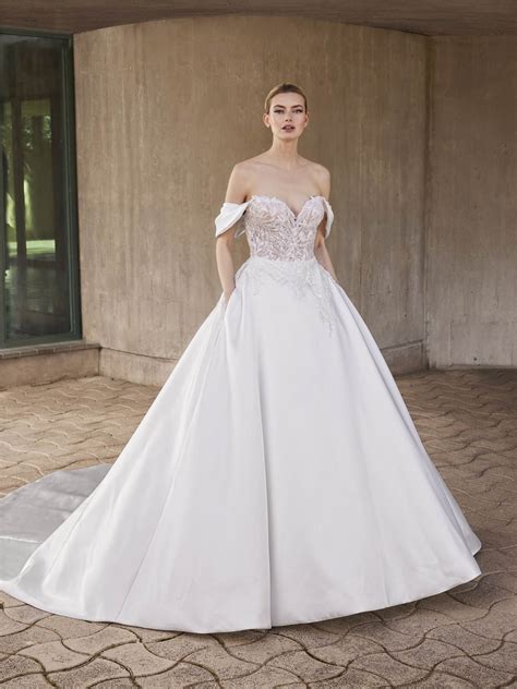 CHILLS | Princess sweetheart neckline bridal dress | Pronovias