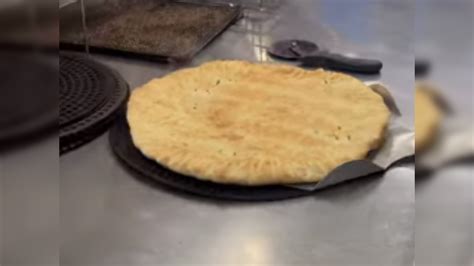 Viral video: This Domino's worker received no-topping pizza order ...