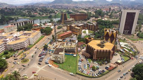 Noyau central de Yaoundé, du grand centre vers la ville à dimension ...
