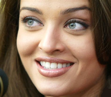 15 Gorgeous Celebrities with Compelling Eyes