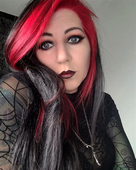 Need a new hair color? Consider red and black!
