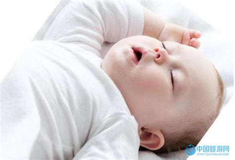 宝宝喜欢张口睡觉怎么办？宝宝张嘴睡觉的危害你要知道！-婴儿游泳母婴常识--婴游网