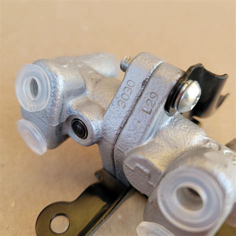 90's Honda brake proportion valve - Socal Genuine Honda Parts