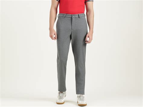 Relaxed Fit Mid Rise Solid Trousers – United Colors of Benetton Store