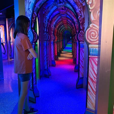 HANNAH'S MAZE OF MIRRORS (Branson) - Qué SABER antes de ir