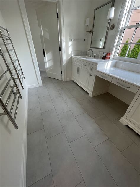 Contemporary Bellevue Custom Home - SDA Flooring Inc.