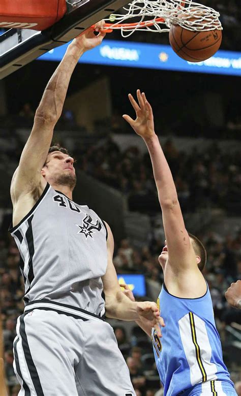 Boban Marjanovic's hands look impossibly huge