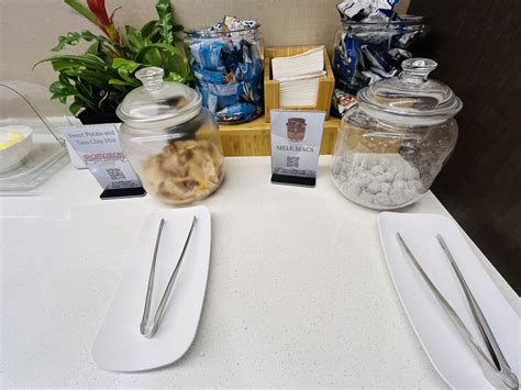 Review: The Plumeria Lounge Priority Pass at Honolulu Airport