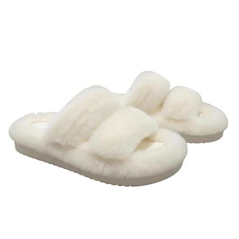 Best Warm Indoor Slippers for Women to Stay Cozy & Stylish This Winter