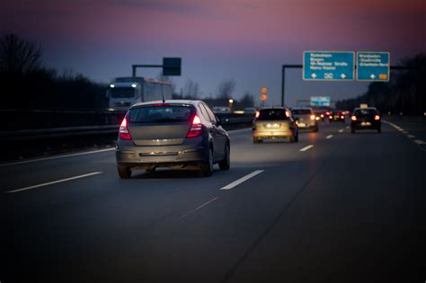 Expert advice: How to stay safe driving at night - Green Flag