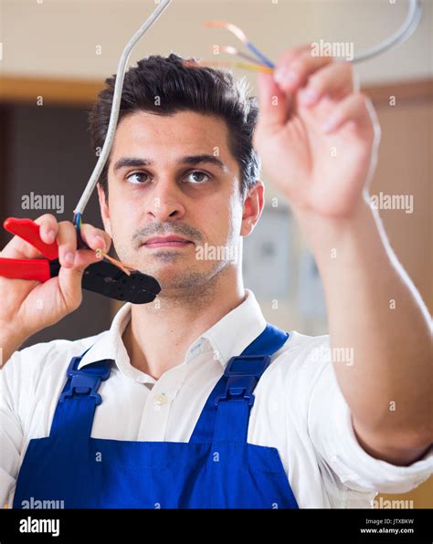 Spanish man electrician hi-res stock photography and images - Alamy