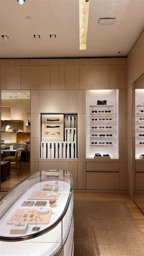 Anna Amara | unseen bits | Instagram