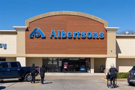 Albertsons Stock: Merger Scrutiny Heats Up With Nearing FTC Trial (NYSE ...