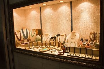 日本现代风格珠宝店设计 – 米尚丽零售设计网-店面设计丨办公室设计丨餐厅设计丨SI设计丨VI设计