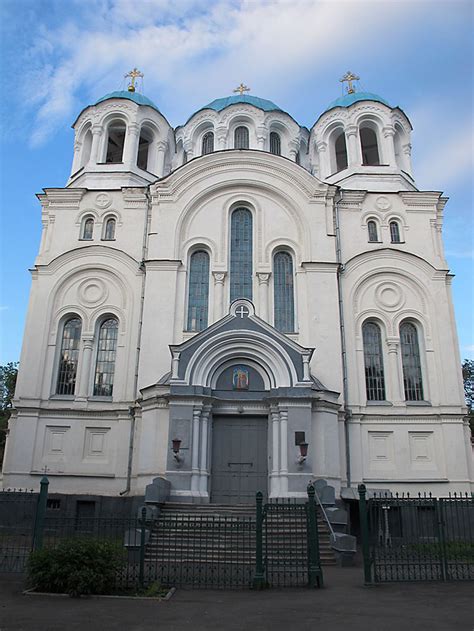 https://www.truechristianity.info/img/churches/ukraine/st_anastasia_church_hlukhiv_2.jpg