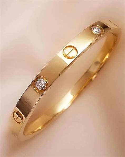 Bracelet for women: Elegant styles to charm & everyday glam
