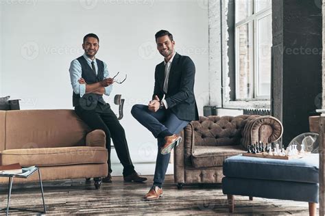 Hand Some Men in Suits 的图像结果