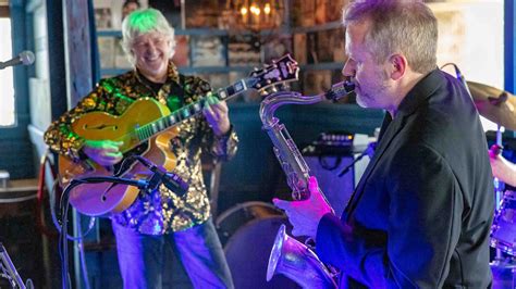 Video: Double Roads Tavern Restaurant in Jupiter, Florida