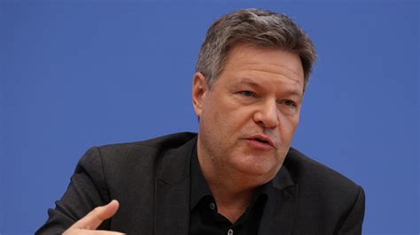 108125590-1743669992761-gettyimages-2201673353-3h4a6495_iay3bitz.jpeg?v ...