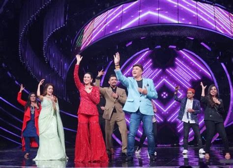 Indian Idol 12: Karisma Kapoor Lip Syncs To Pyar Kar With Arunita ...