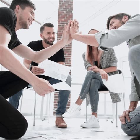 Group of Happy Business People 的图像结果