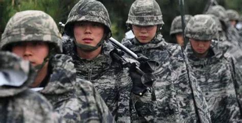 金硕珍开始在韩国服兵役 - 知乎