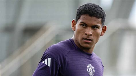 Diego Leon receives Man Utd shirt number | Manchester United