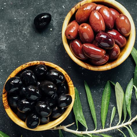 Black Olives vs. Kalamata Olives (How Are They Different?) - Insanely Good