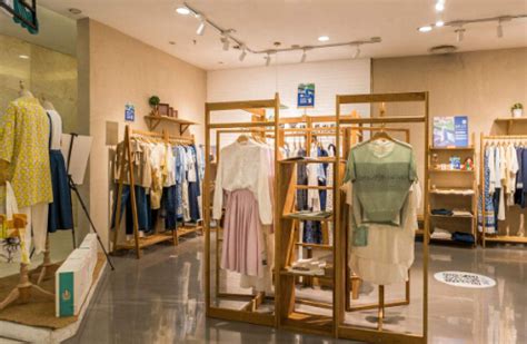 女装品牌专卖店设计 - 深圳市喜草品牌创意设计有限公司