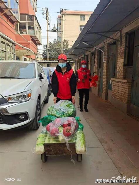 唐山捐赠给河北12.8吨蔬菜，爱心志愿者帮忙发到20个社区_石家庄