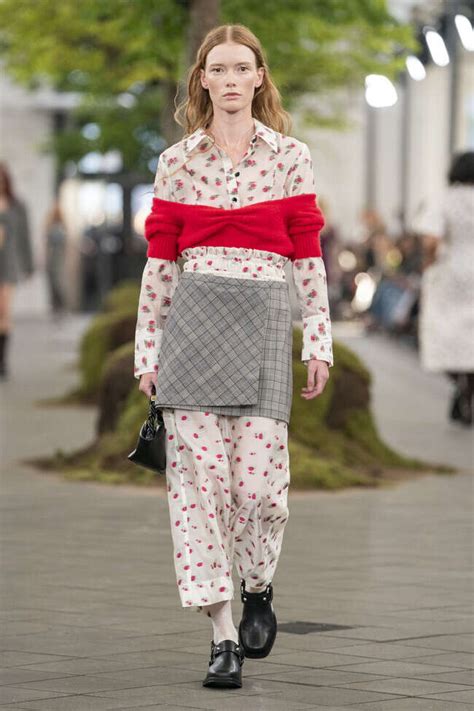Revamp Your Style: Unconventional S/S 2024 Runway Styling Hacks ...