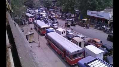 Roundabout causes snarls | Navi Mumbai News - Times of India