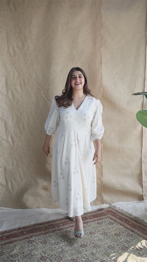 INDIAN ETHNIC WOMEN'S Eyza Dabu Slub Cotton Dress – THE INDIAN ETHNIC CO.