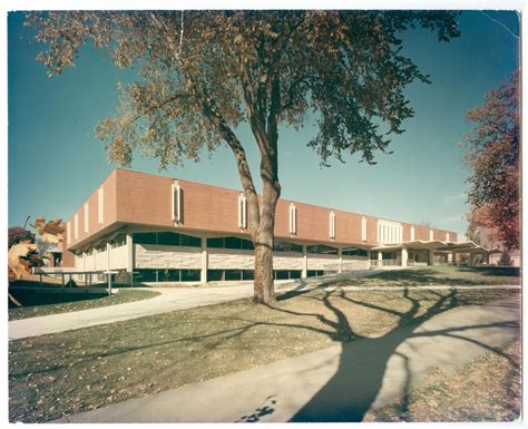 Library facilities and service at UNI, 1876-2004 | Special Collections and University Archives