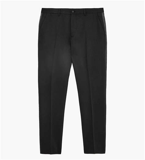 Cop Shah Rukh Khan’s suit that's fit for a dinner party