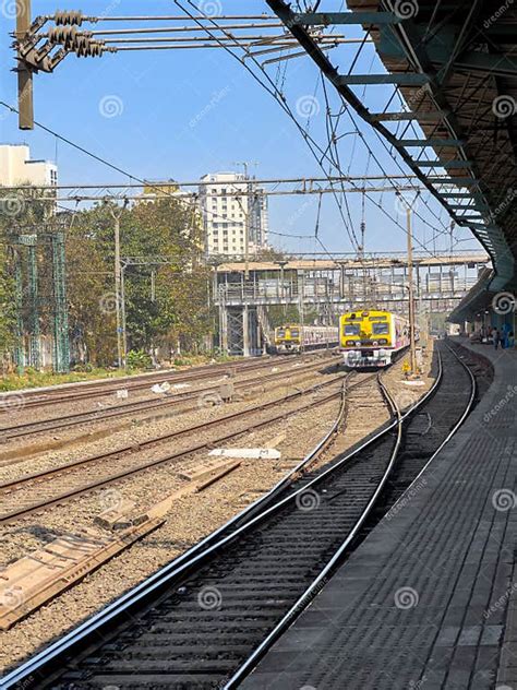 Beautiful Mumbai Local Train Image 的图像结果