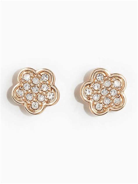 Minimal to modern stud earrings that elevate everyday style
