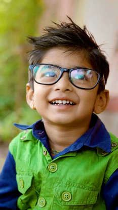 చిన్న వయసులోనే కళ్లద్దాలు రాకుండా కాపాడే అలవాట్లు!