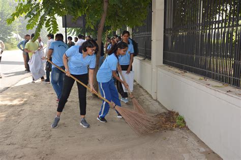 Swachhta Abhiyaan on 01-10-2023 By RGNUL Students