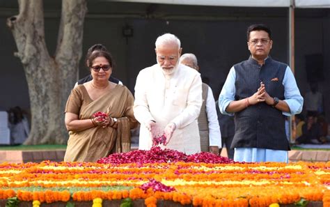 PM Modi pays tributes to Lal Bahadur Shastri