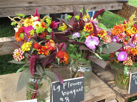 diygardenfun.net | Farmers market flowers, Flower farm, Flower farmer