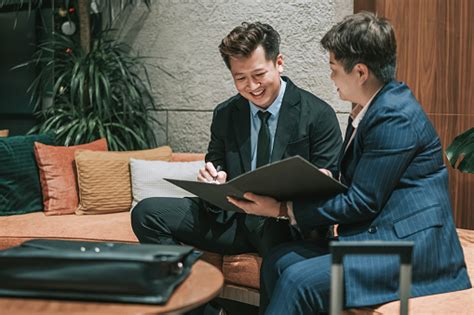 Business Person Meeting 的图像结果