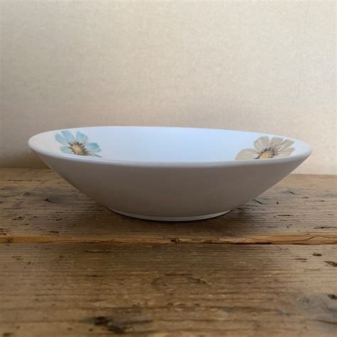 Noritake vintage deep dish blue&beige flower | fave