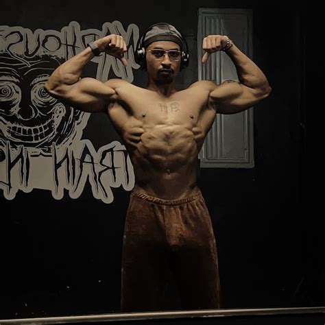 Yav | ALMIGHTY 🐺 #explore #ygfit #motivation #fit #fitness #personaltrainer #mambamentality #gym ...