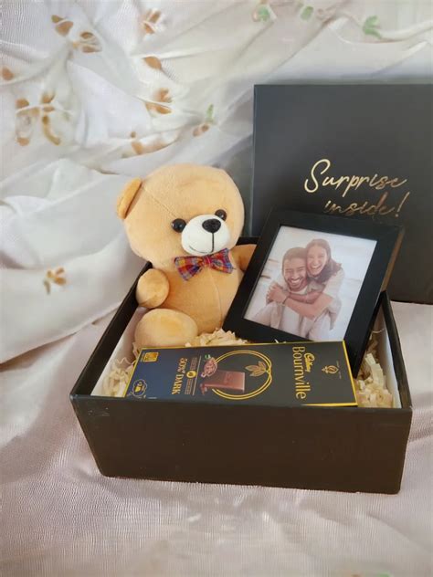 Gift Hampers Online | Customised Gift Hampers | HappyGifts