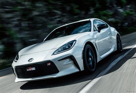 Toyota 86 sports car revealed: official pictures & details - photos ...