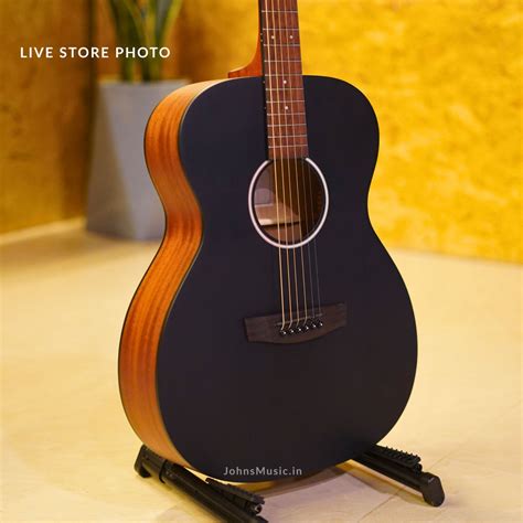 Hex F70M Semi acoustic guitar with fishman pickups