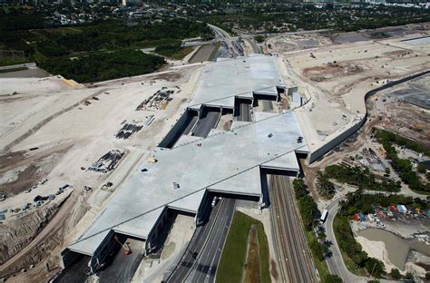 Fort Lauderdale Airport Runway - Concrete Construction Company | Baker ...