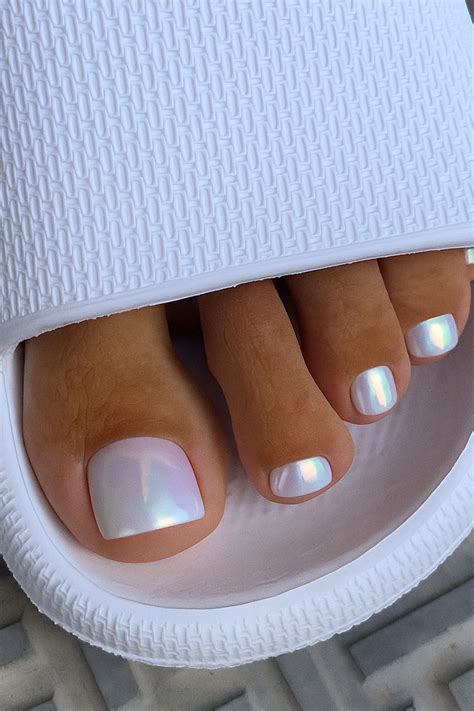 25 Chic Chrome Nail Designs That Sparkle with Love | Pretty toe nails ...